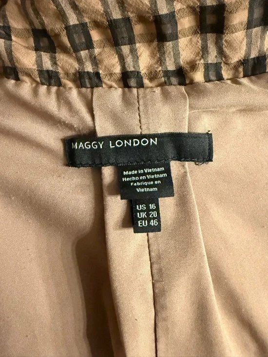 Maggy London Beige and Black Plaid Maxi Dress with Waist Tie - Picture 4 of 4